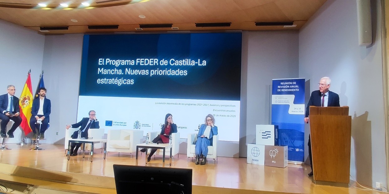 El Director General de Politica Financiera, Tesorería y Coordinación del FEDER, Francisco Hernández durante su intervención