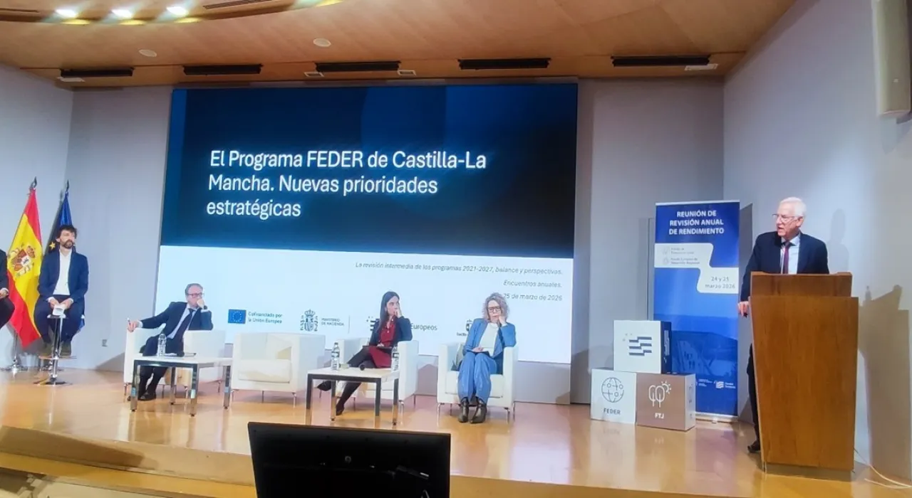 El Director General de Politica Financiera, Tesorería y Coordinación del FEDER, Francisco Hernández durante su intervención