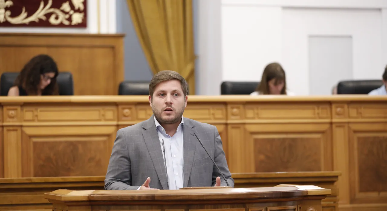 El consejero de Fomento, Nacho Hernando en su comparecencia en las Cortes