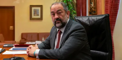 Rector UCLM. Julián Garde.
